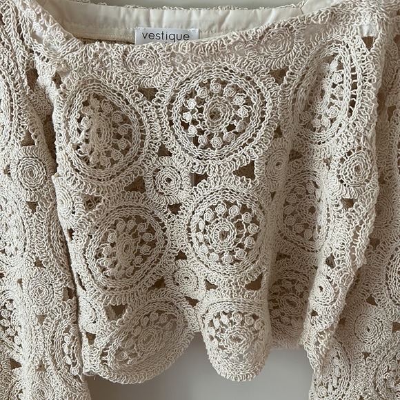 Vestique Crochet Cropped Long Sleeve Top NWT - Picture 2 of 5